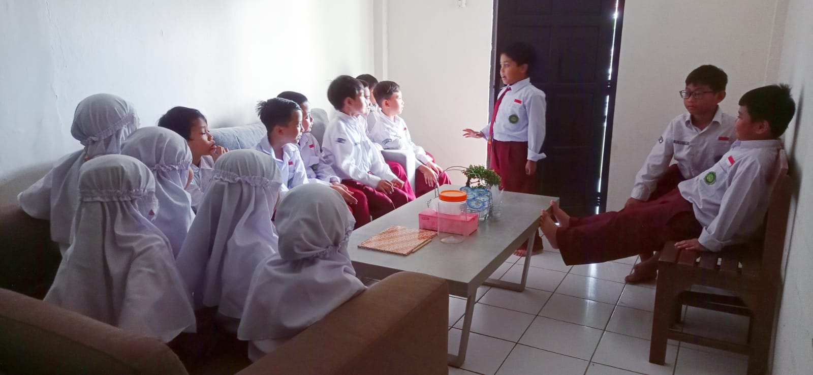 Langit memimpin rapat "Panitia Cilik"